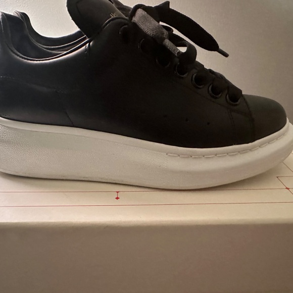 Alexander McQueen Oversized Sneakers - Picture 7 of 10